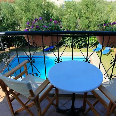 Nineta Villa