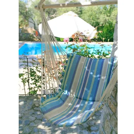 Nineta Villa *